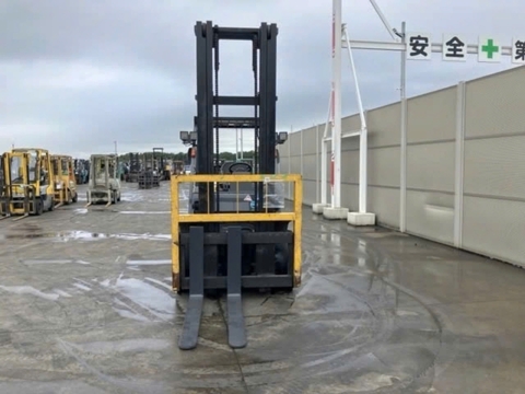 Xe Nâng 5 Tấn Cũ – Lựa Chọn Tiết Kiệm Và Hiệu Quả Cho Doanh Nghiệp