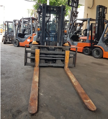 Xe nâng 3.5 tấn dịch càng số sàn