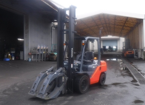 Bạn Cần mua xe nâng kẹp giấy 3.5 tấn