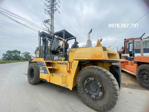 xe nâng cũ 20 tấn