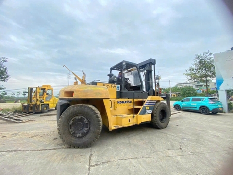 xe nâng cũ 20 tấn