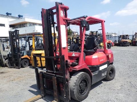 Xe nâng chạy dầu dịch giá toyota 2,8 tấn