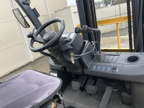 Xe Nâng 5 Tấn Cũ – Lựa Chọn Tiết Kiệm Và Hiệu Quả Cho Doanh Nghiệp