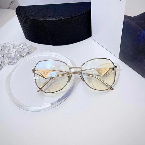 Kính P R A D A làm kính mát hoặc gọng cận ok