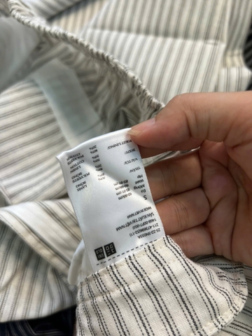 Quần UNIQLO ống rộng kẻ sọc