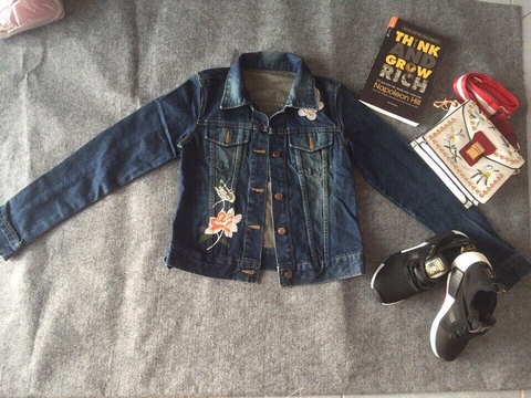 Áo khoác jean thêu hoa