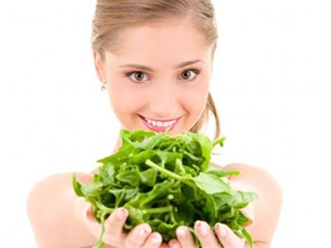 Cách đắp mặt nạ rau má trị mụn và liền sẹo