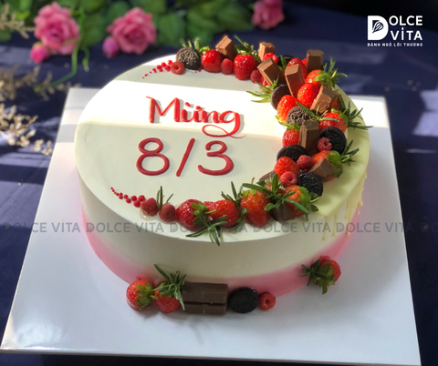 275 (100-140-190-250)  Bánh kem trang trí dâu và socola - món quà sang trọng cho phái đẹp