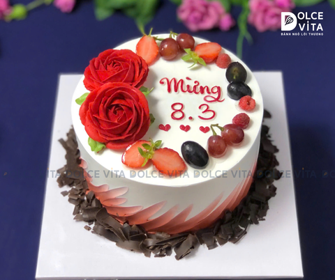 [1165] (40-60-70-90) Bánh kem mứt dâu tằm 8/3 – Ngọt ngào với hoa hồng nhung và trái cây tươi mát