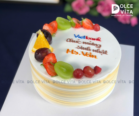 [2044] Berry Cake - Bánh kem mứt dâu tằm trang trí hoa trang nhã