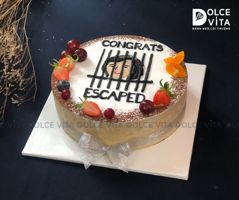 795 (50) Vẽ biếm họa tù nhân