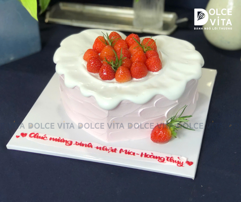 644 (S0- M60 - 90) Bánh trái tim trang trí dâu tây.