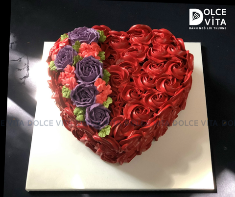 801 (70) Bánh trái tim hoa hồng xoắn đỏ