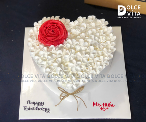 126 (90-120-160-180) Bánh trái tim hoa hồng đỏ
