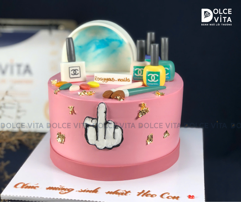 [1527] Bánh Kem Tạo Hình Chủ Đề Mỹ Phẩm – Món Quà Đặc Biệt Cho Người Yêu Thích Làm Đẹp