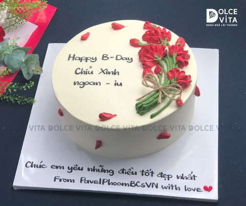 [1714] (70) Bánh vẽ bó hoa màu đỏ rực rỡ