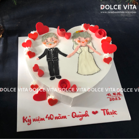 127 (120) Bánh trái tim vẽ hình cô dâu - chú rể