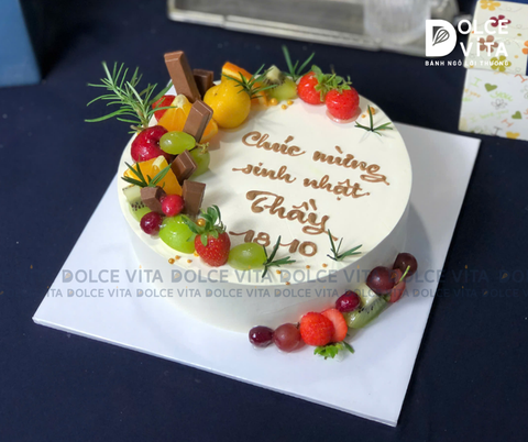 904 (60) Bánh trang trí trái cây và kẹo kit kat