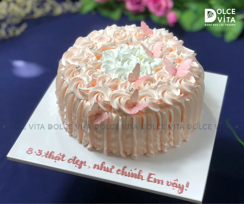 [1177] (40-60-90-120) Bánh kem dâu tằm – Quà tặng 8/3 với cánh bướm và kem tinh tế