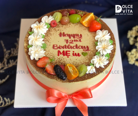 T010 - Bánh Tiramisu trang trí kem hoa và trái cây