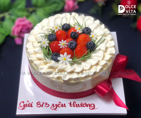 1093 (S30-50-90-130) Bánh trang trí dâu tây và việt quất ngày 8.3