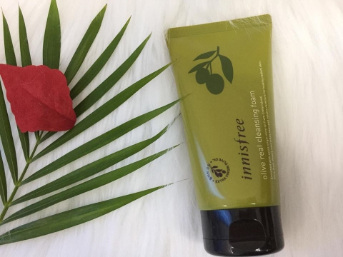 SỮA RỬA MẶT DƯỠNG ẨM CHUYÊN SÂU INNISFREE OLIVE REAL CLEANSING FOAM