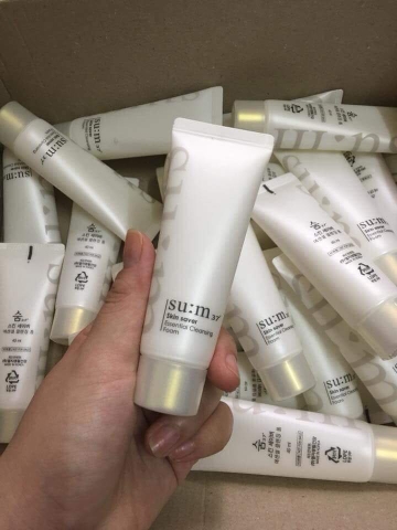 Sữa rửa mặt Su:m37 làm sạch sâu Skin Saver Essential Cleansing Foam