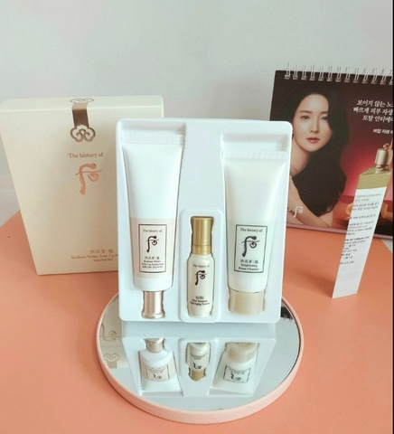 Kem chống nắng nâng tông Gongjinhyang Seol Radiant White Tone Up Sunscreen SPF50+/ PA++++