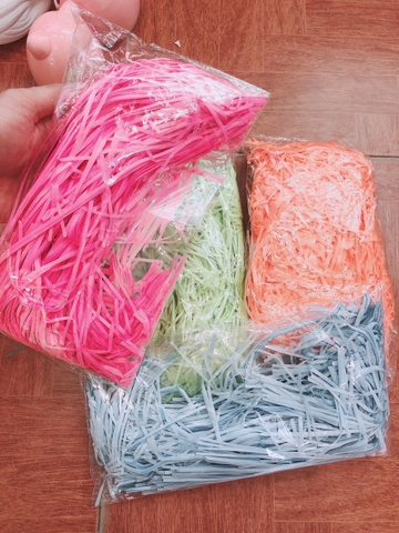 Giấy lót chuồng sắc màu
