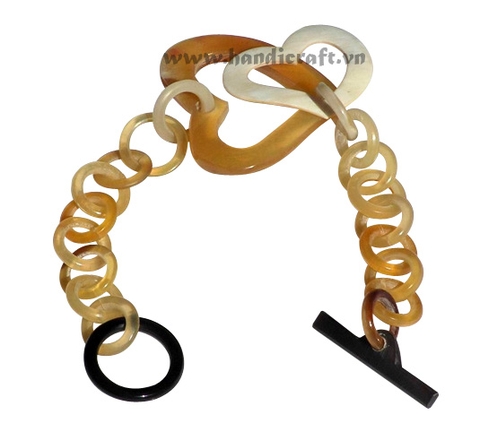 Horn circle bangle bracelet with heart shape