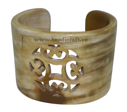 Natural horn carved cuff bracelet