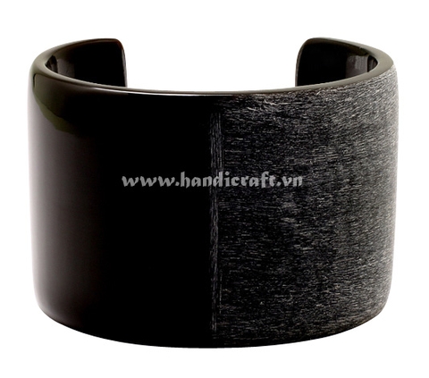 Matte horn & lacquer cuff bracelet