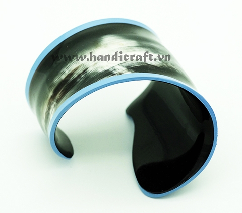 Horn cuff bracelet with lacquer