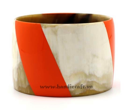 Horn bangle bracelet with lacquer