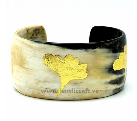 Horn cuff bracelet with golden leave lacquer