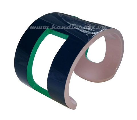 Cuff horn bracelet with lacquer