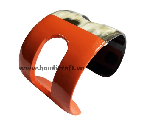 Cuff horn bracelet with lacquer