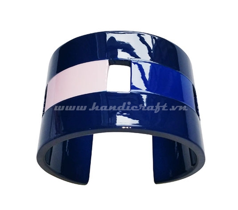 Cuff horn bracelet with lacquer