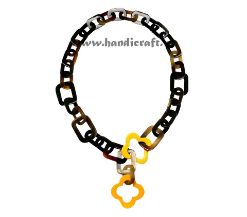 Oval horn link with yellow lacquer flower