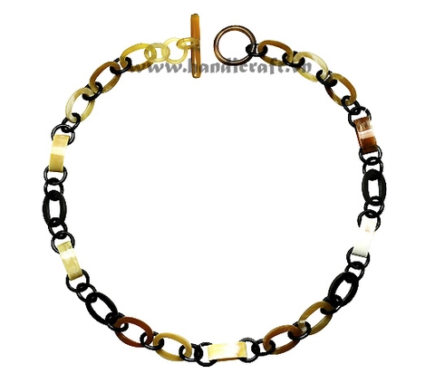 Round & oval horn necklace