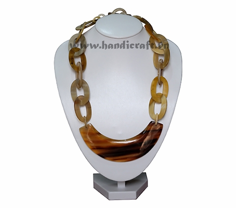 Oval horn with large curve pendant