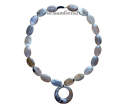 Oval solid horn with round pendant