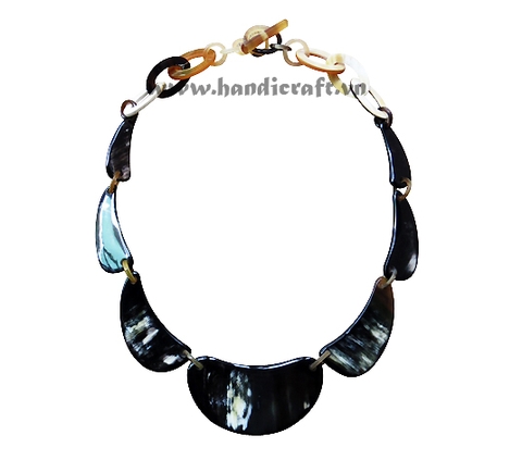 Dark solid horn necklace