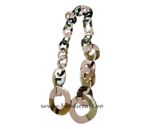 Oval horn with lacquers
