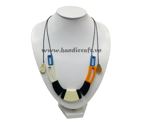 Buffalo horn with lacquer necklace