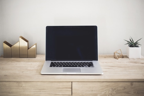 Laptop Mỏng Nhẹ Cho Dân Kinh Doanh, Di Chuyển Nhiều
