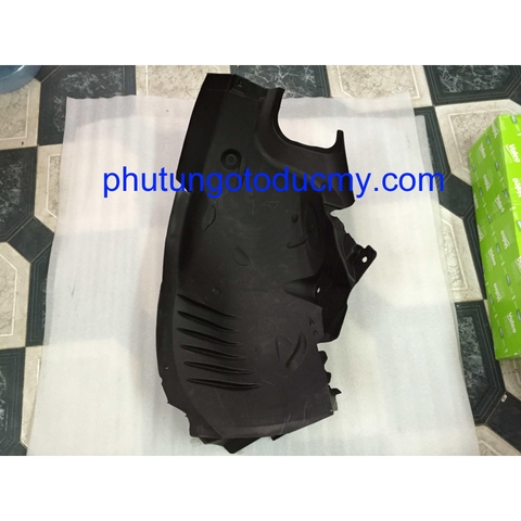 Chắn bùn lòng vè Mercedes C class W204- A2046905730