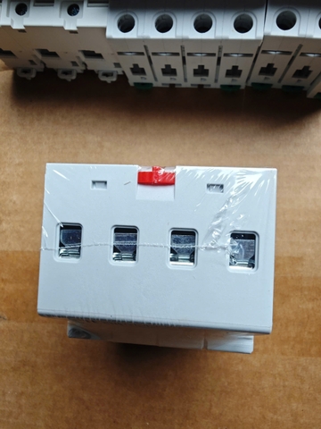 Chống sét lan truyền 3 pha+N- 385V, chuyên dùng cho hệ thống solar hãng Sunlight