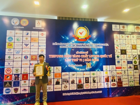 ALO TOUR Top 10 Thương Hiệu Vàng Chất Lượng Quốc Tế 2025