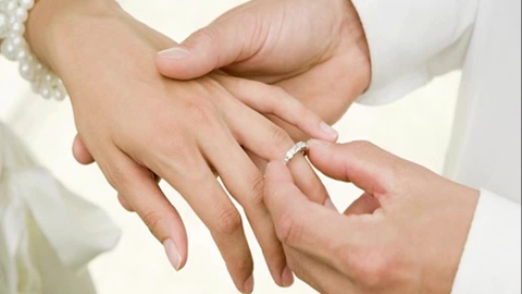 Nhẫn đính hôn và nhẫn cưới có ý nghĩa khác nhau như thế nào?
